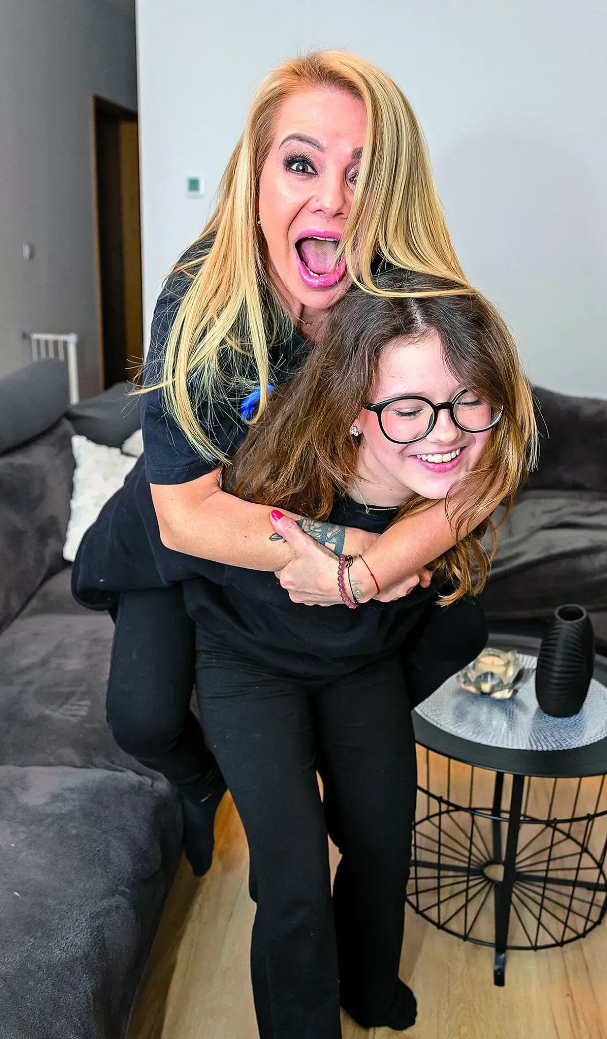 Judy lánya, Maja már 14 éves kamaszlány