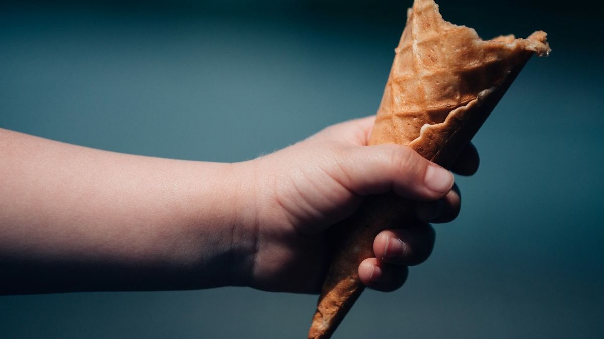 Több fém szög is rejtőzött a fagyiban