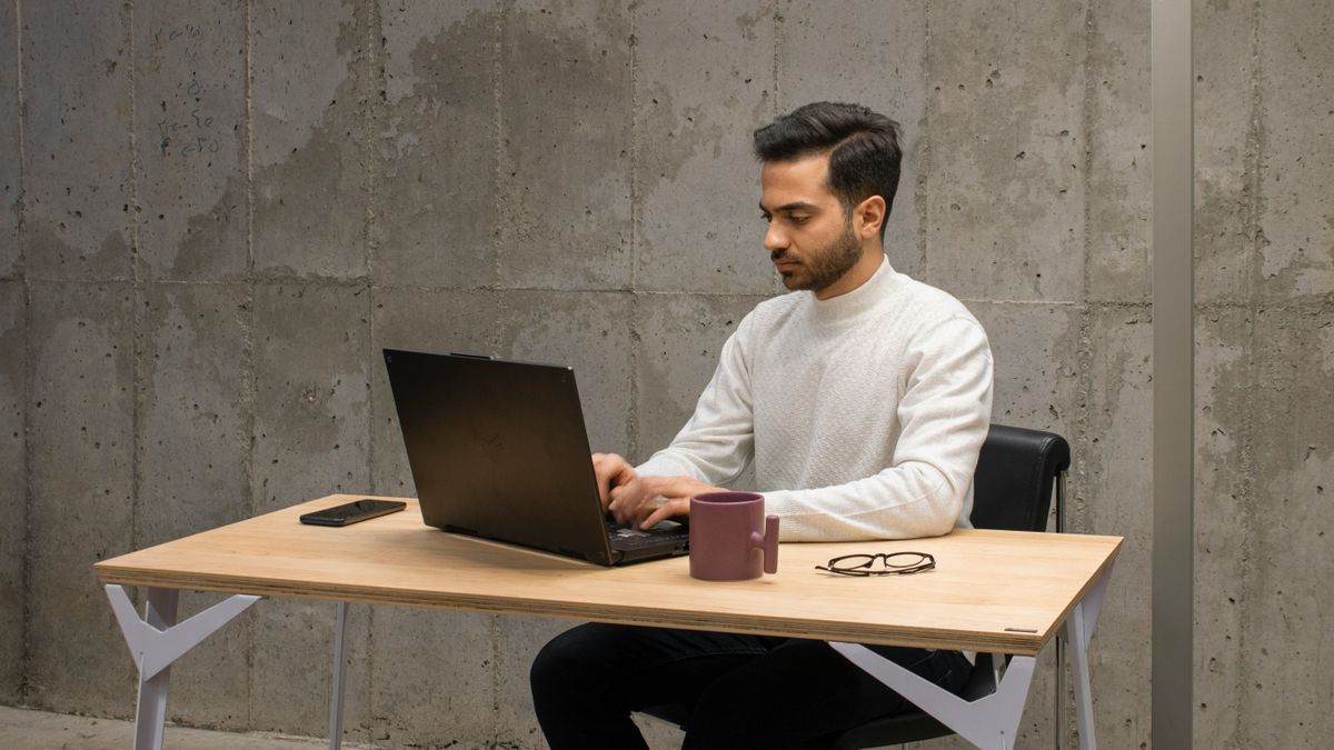 Vajon a mesterséges intelligencia veszi el a jövőnket? 500 elutasítás után a 23 éves fiatal már csak a segélyben bízhat