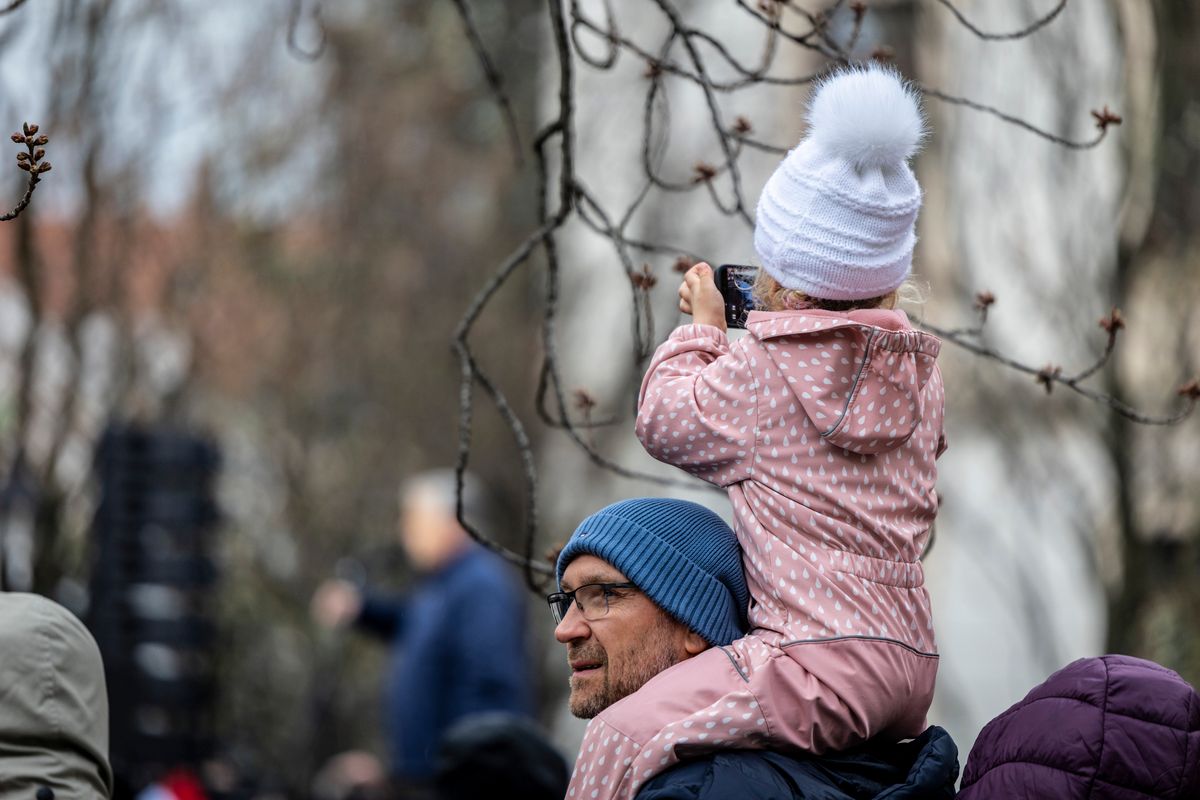 Kicsik és nagyok a veszprémi Békemeneten. 