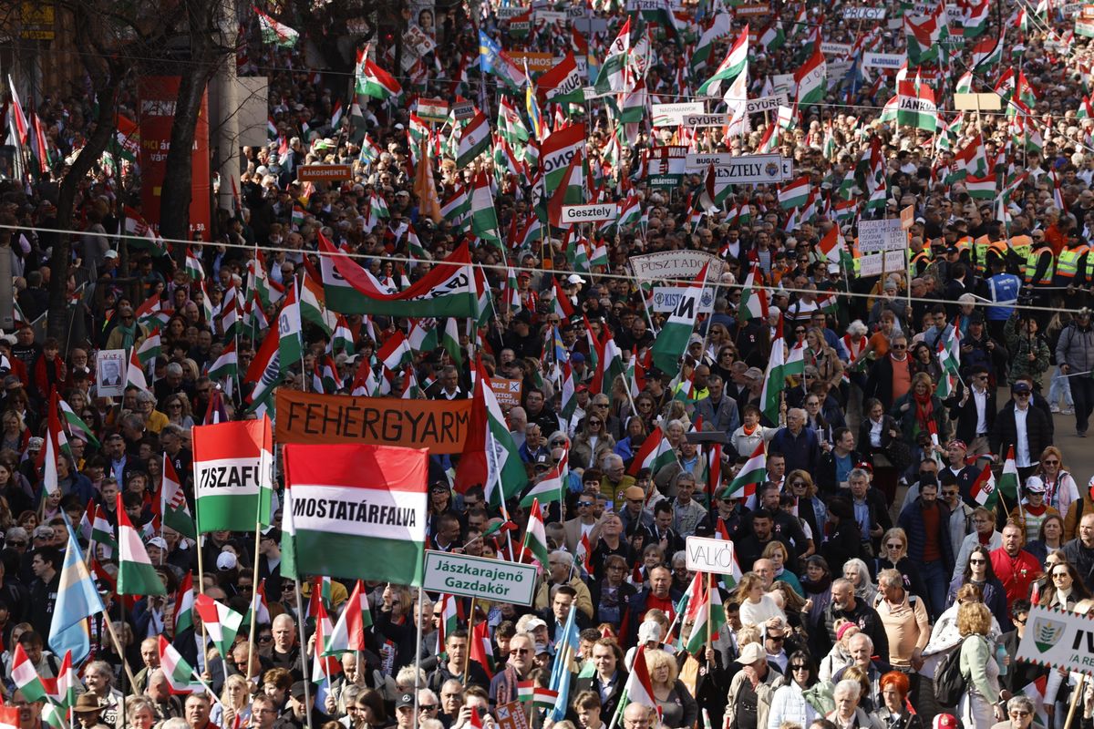 Békemenet, tömeg, háború