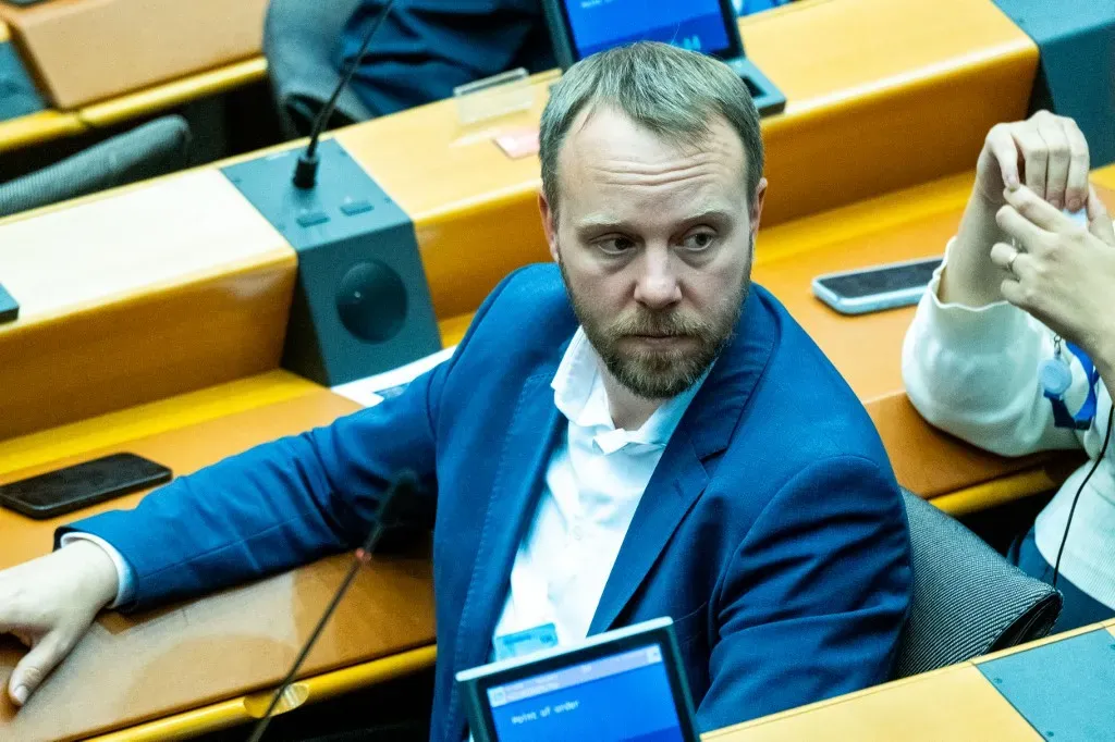 Daniel Freund az Európai Parlament plenáris ülésén Brüsszelben