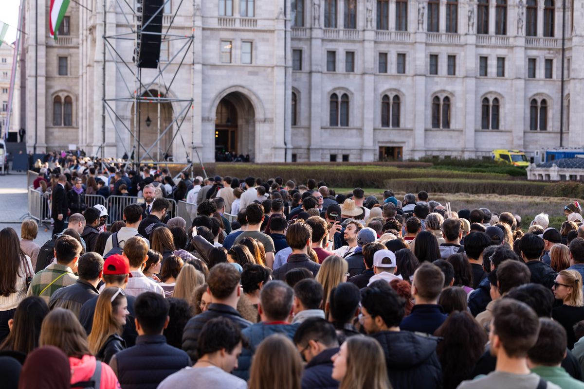 2026.03.15_Parlament Látogatás-békemenet