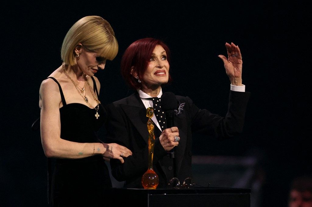 Anyatigrisként védelmezi lányát: Sharon Osbourne kiállt Kelly Osbourne mellett a netes zaklatókkal szemben