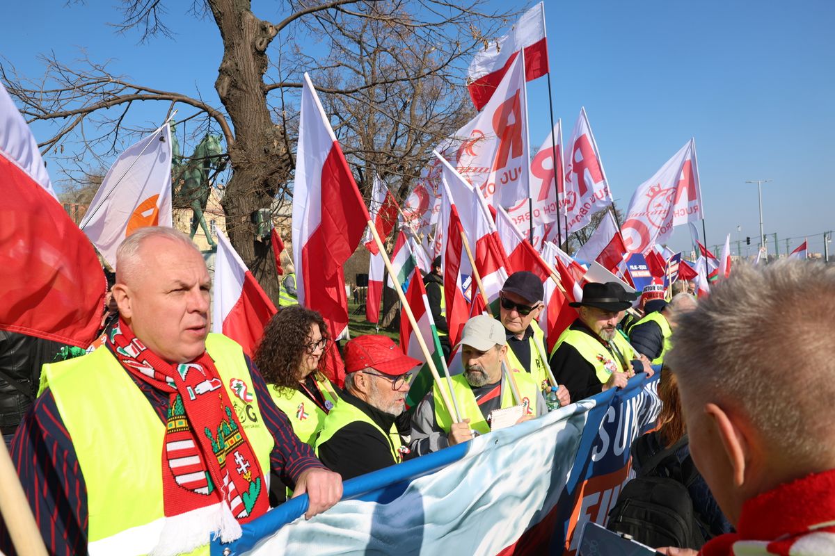 2026.03.15
Békemenet