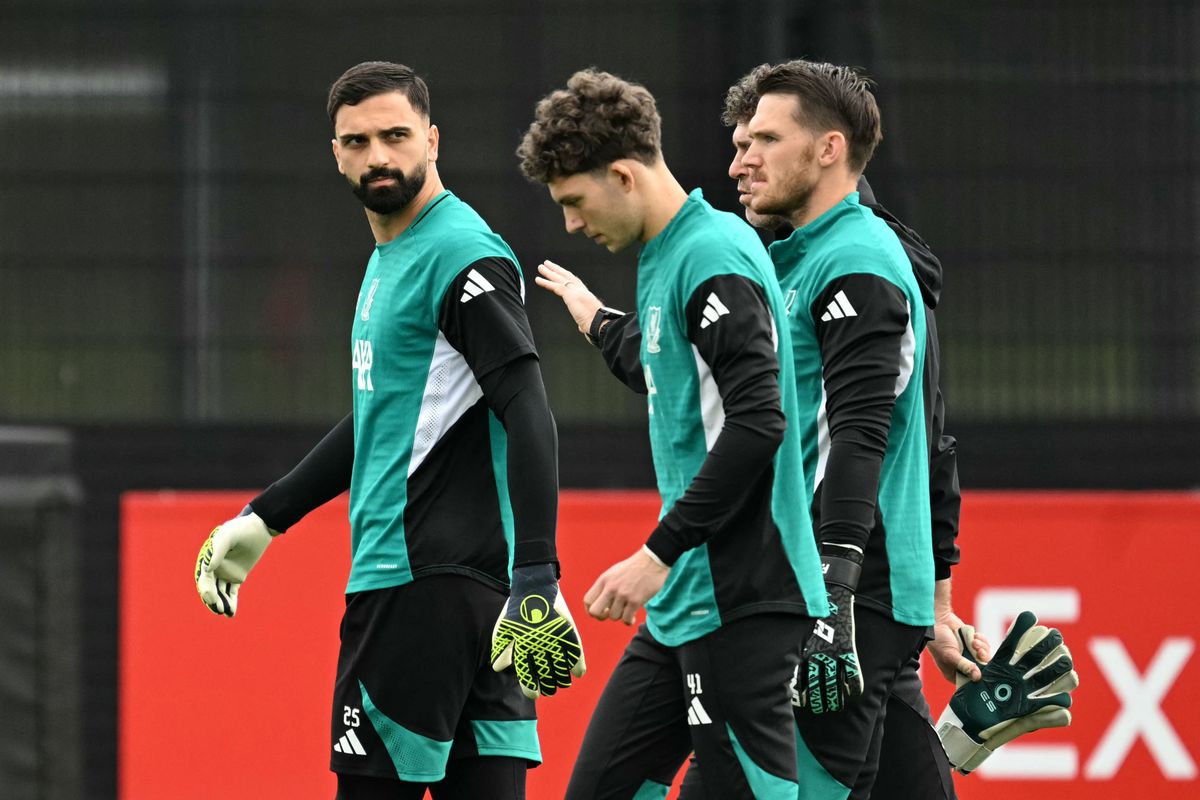 Mamardasvili (balra) aggodalmasan nézhet vissza a mögötte helyezkedő Pécsi Árminra