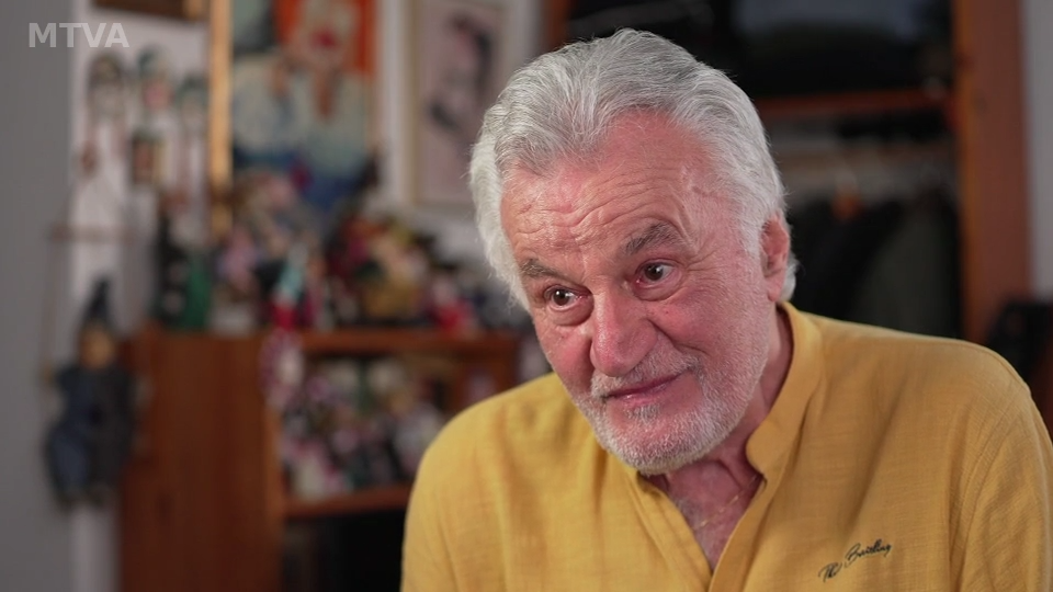 Körtvélyessy Zsolt bohócokat és pipákat gyűjt.