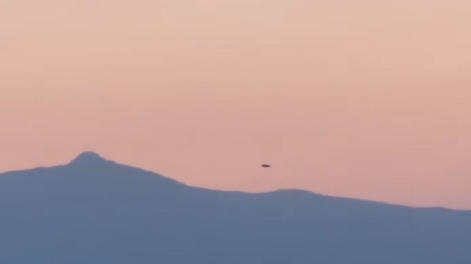 Gigászi szivar alakú ufó lebegett Mexikó ege felett