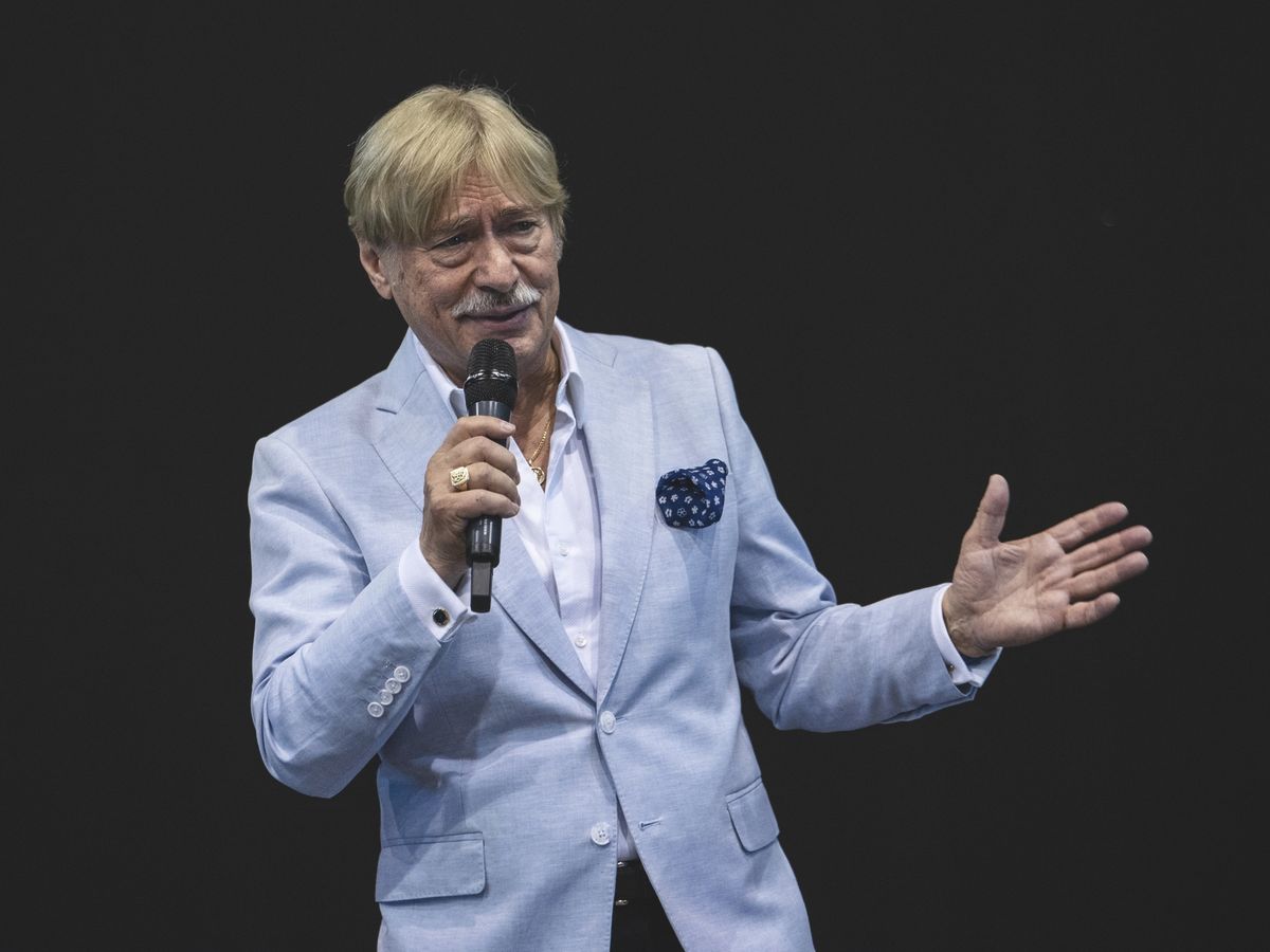 Soltész Rezső énekesként és dalszerzőként a mai napig dolgozik.