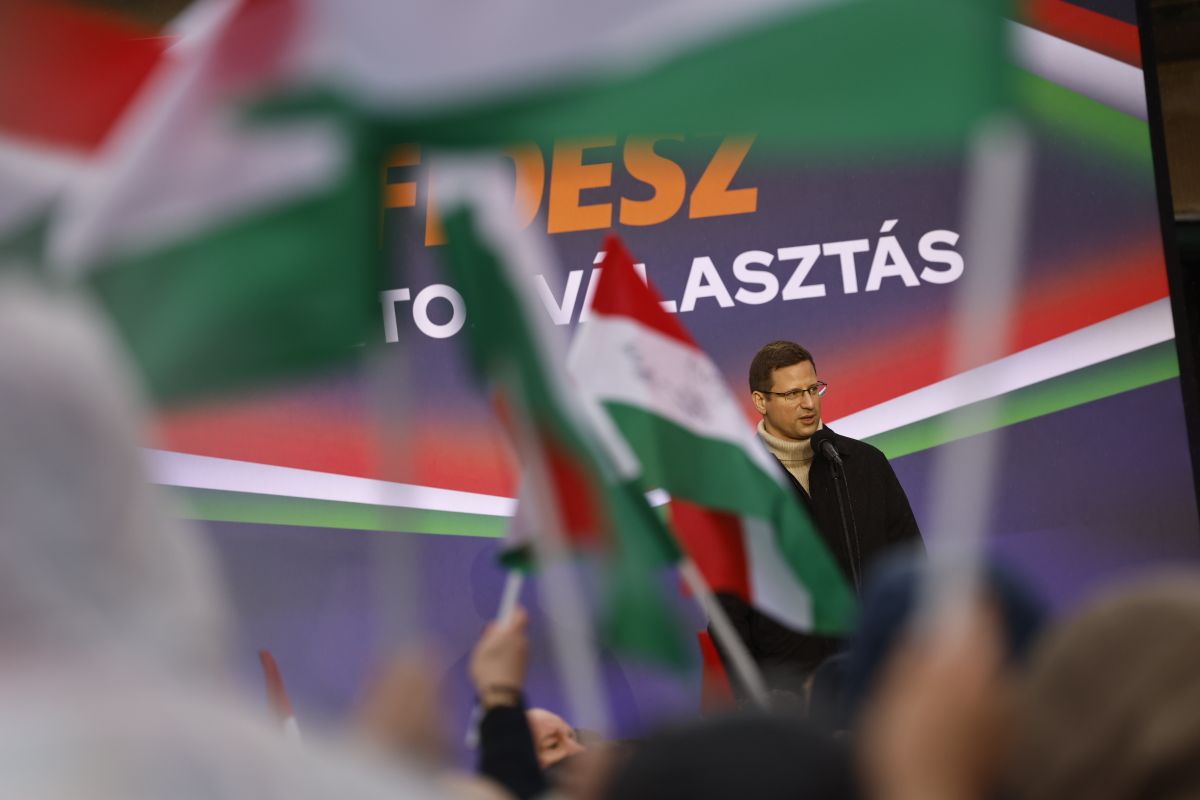 Gulyás Gergely Pécelen.