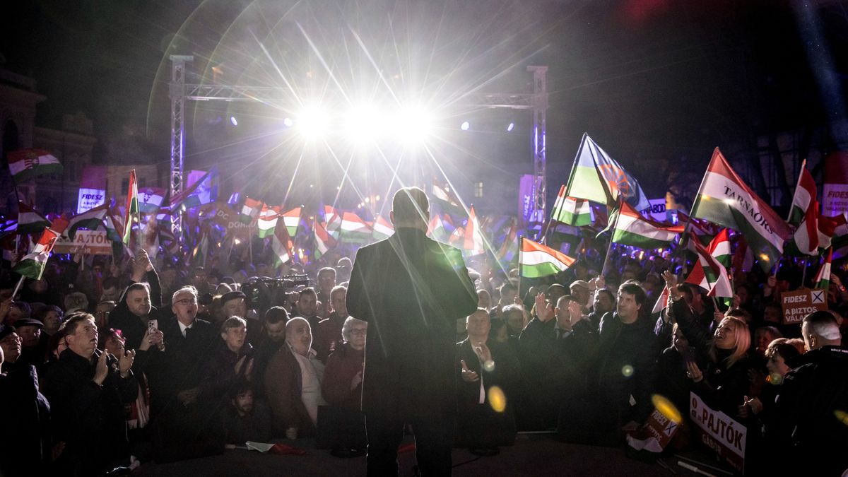 Orbán Viktor országjárásának második állomásán is rengeteg ember gyűlt össze.