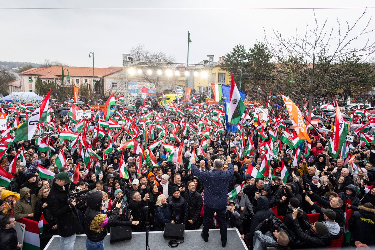 Orbán Viktor Pécelen. 