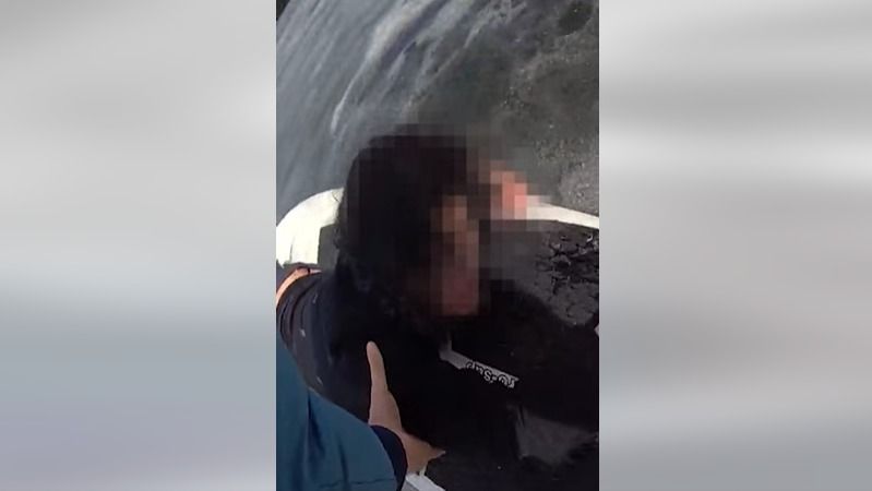 Döbbenetes felvétel, tinédzsert mentettek ki a jeges tóból