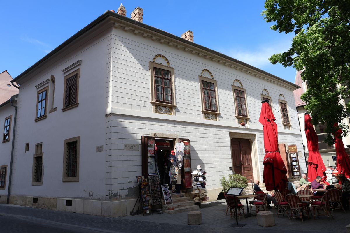 Budapest leg-jei fotózás
2026.04.23.
A legrégebbi ma is álló épület: a Vörös Sün Ház a Budai Várban