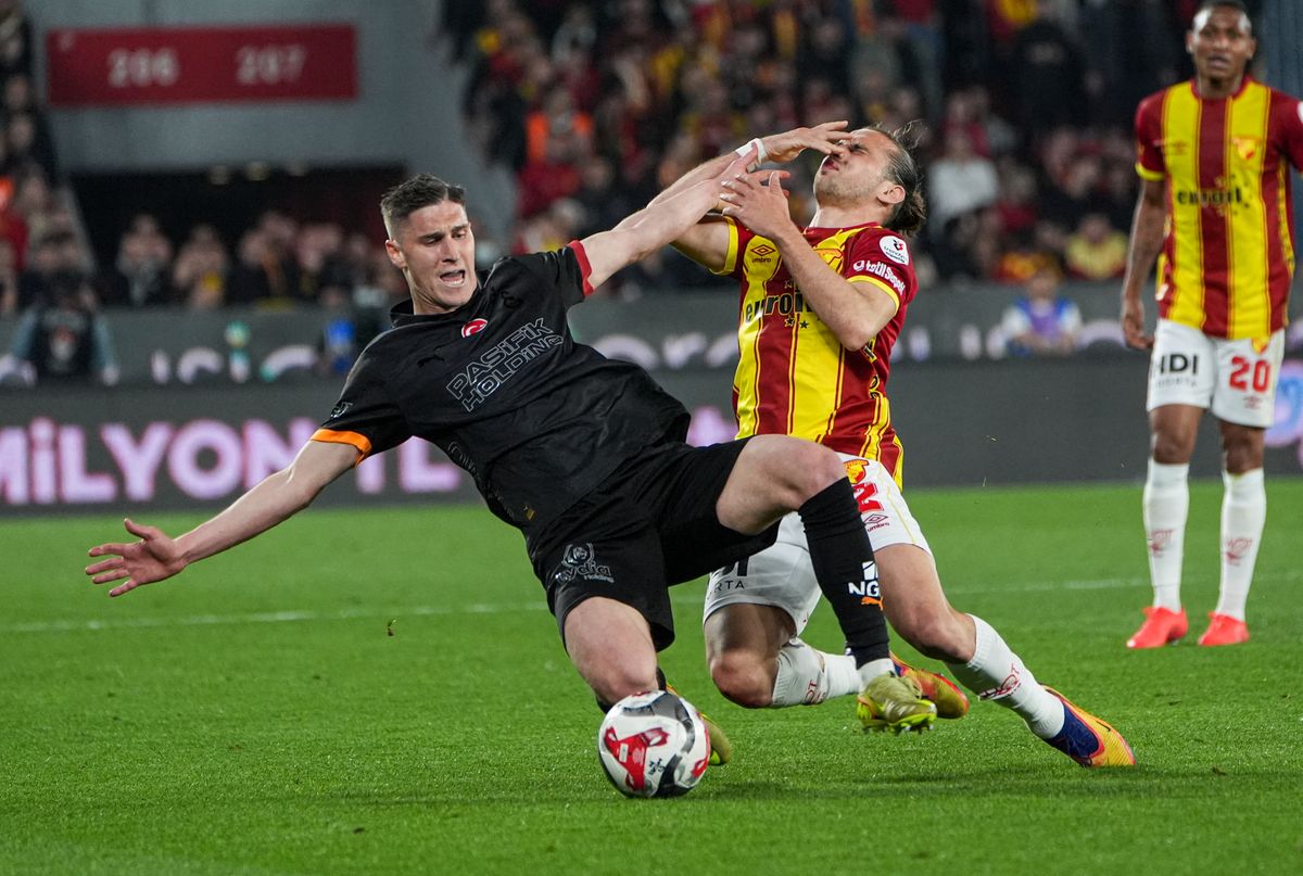 Sallai Roland (balra) most is küzdött becsülettel, mint minig, csak a gól nem jött össze neki szélsőként