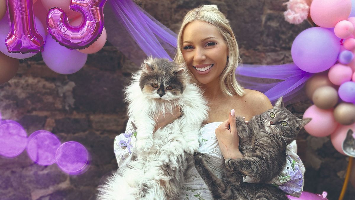 alt=Miss Mood két gyönyörű macska büszke tulajdonosa