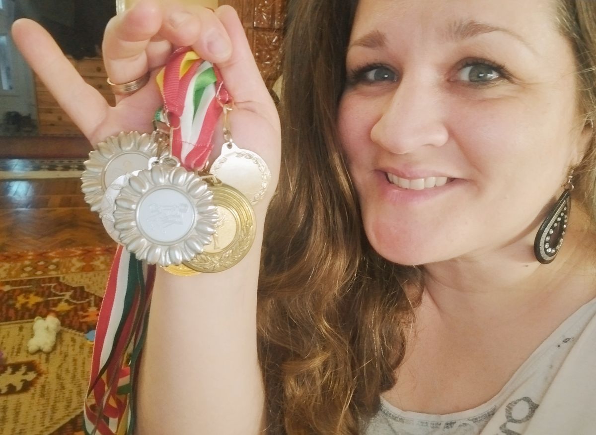 Sebestyén Katja sikeres fenvenyomó karriert tudhat maga mögött.