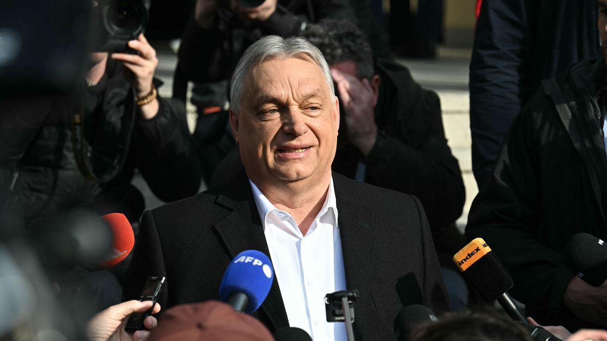 Kövesd velünk élőben Orbán Viktor interjúját!