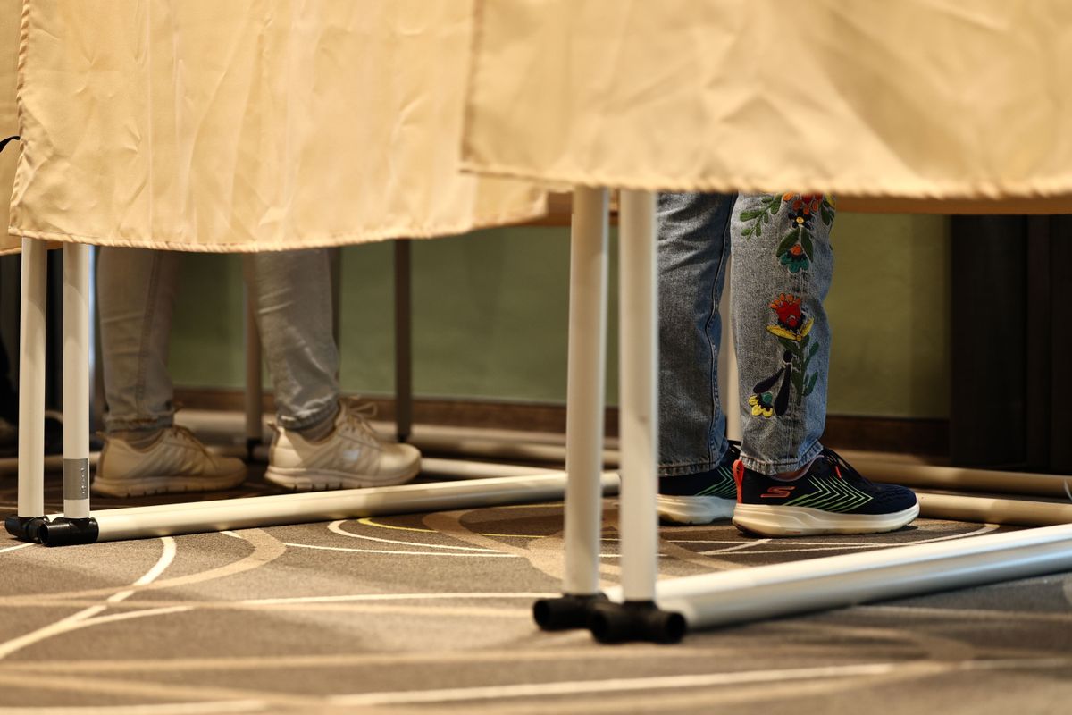 München, 2026. április 12.

Külföldön élő választópolgár szavaz a magyar országgyűlési választáson a Münchenben kialakított szavazókörben 2026. április 12-én. Münchenben mintegy 5500 szavazásra jogosult regisztrált a voksoláson való részvételre.