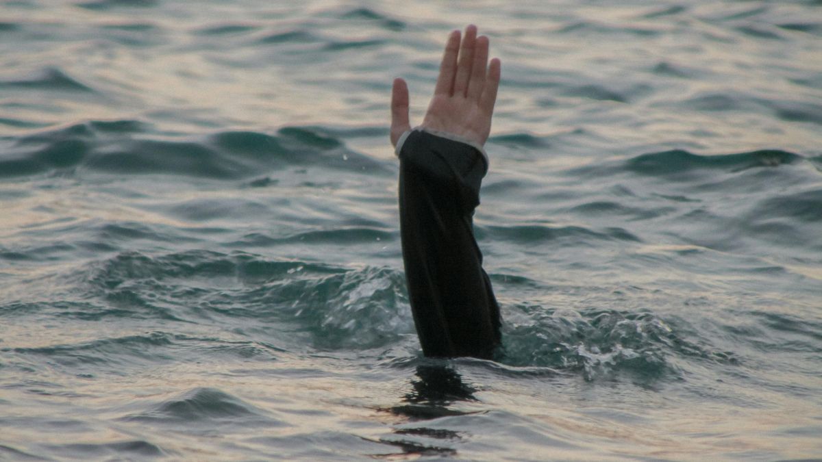 alt=A fiatal influenszer tragikus módon életét vesztette a vízben