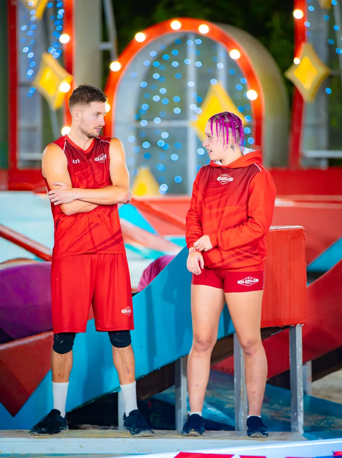 Az Exatlonban egyre mélyül a két piros mezes versenyző kapcsolata.