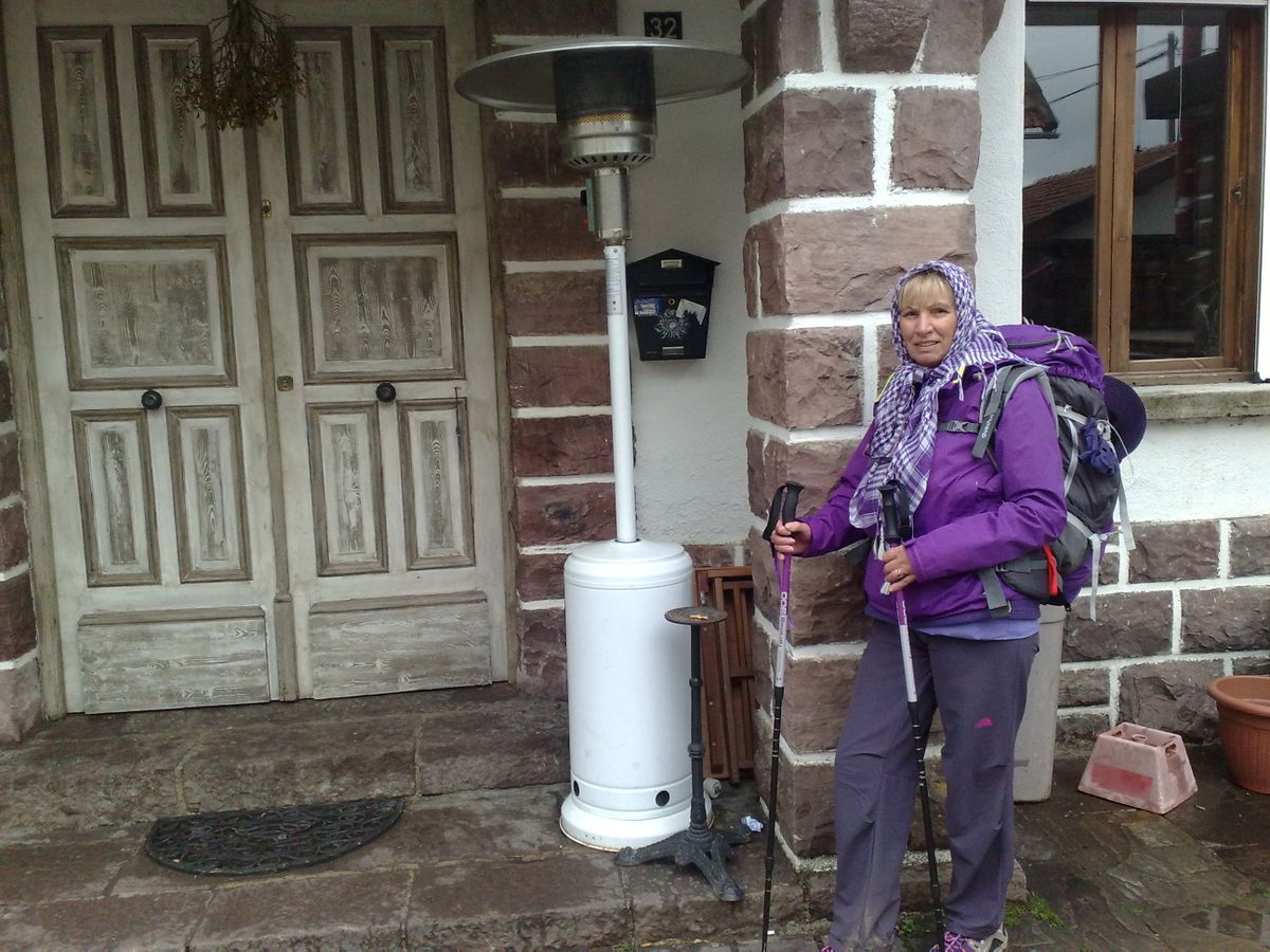 Épp, hogy megérkezett a hosszú gyaloglás után, mehetett is tovább, mert nem volt már hely 