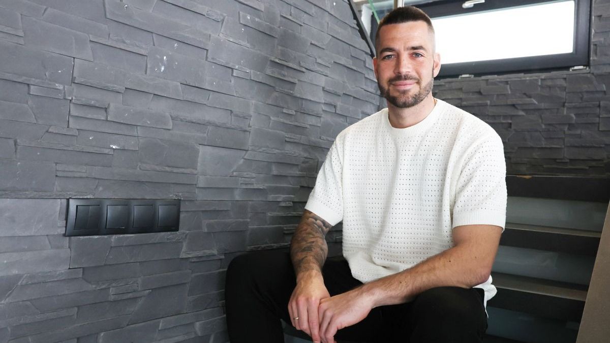 Botka Endre egy játék során személyes kérdésekre adott válaszokat