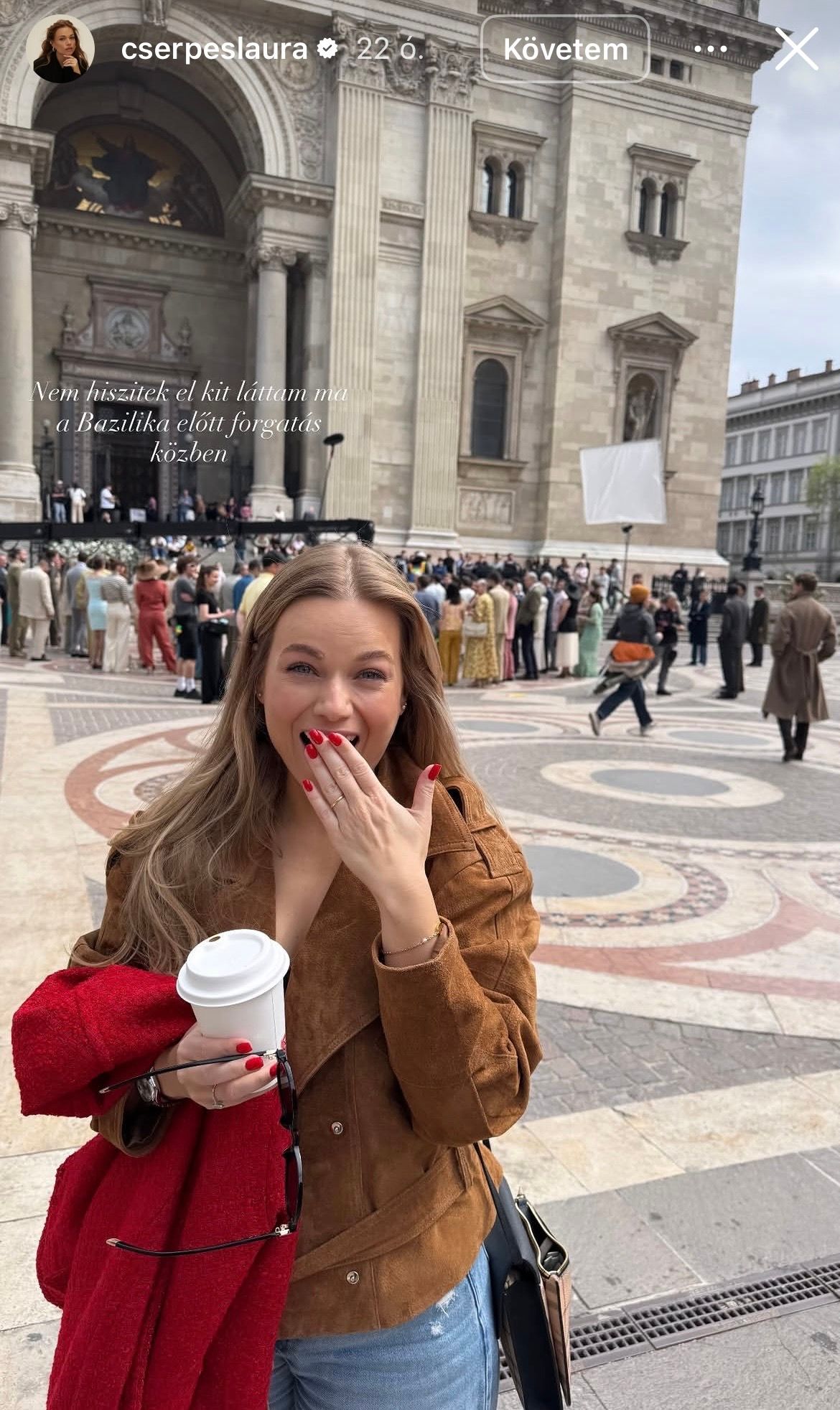 Cserpes Laura a Bazilikánál