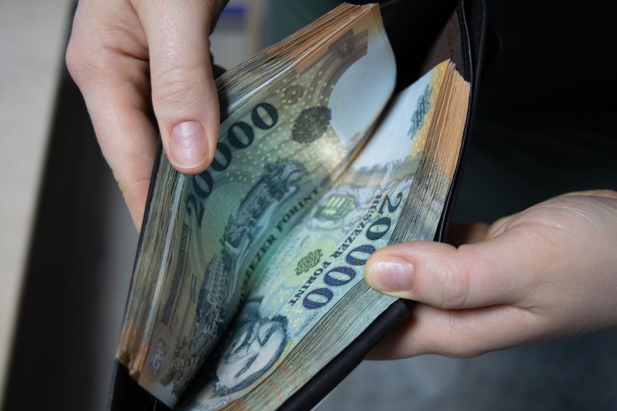 Stack,Of,Hungarian,Banknotes,Money ötöslottó nyeremény,(forints).,Europe,Hungary