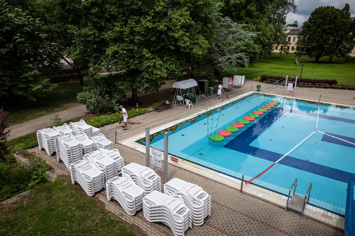 Strand, Már készülnek a strandnyitásra.
