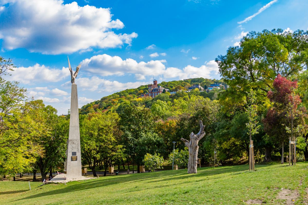 Budapest,,Hungary,-,October,12,2021:,Autumn,Scene,In,Taban