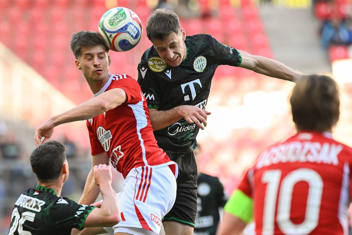 Corbu (feketében) két gólt szerzett a DVSC-FTC rangadón