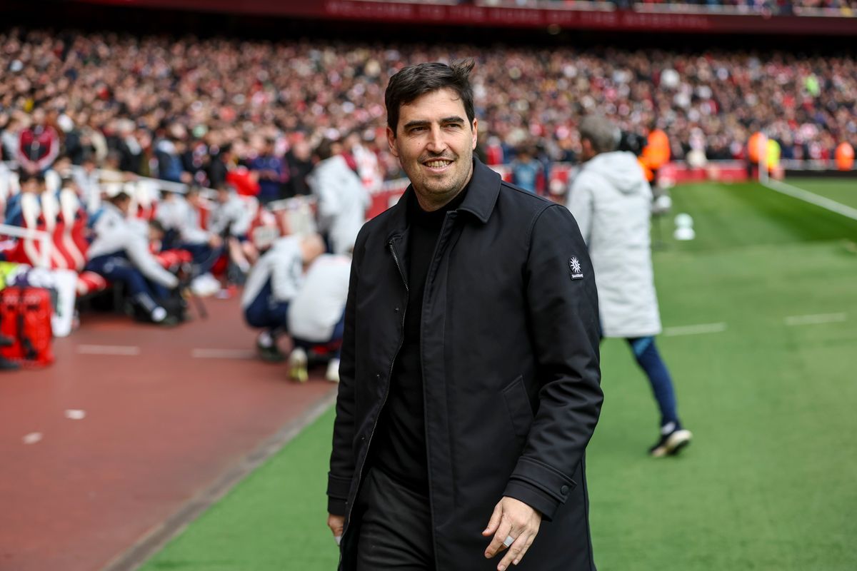 Andoni Iraola 2023 óta ül a Bournemouth kispadján