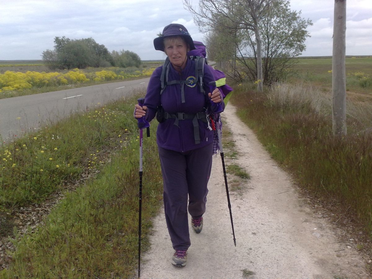 Teljes lila menetfelszerelésben csinálta végig az El Camino-t 