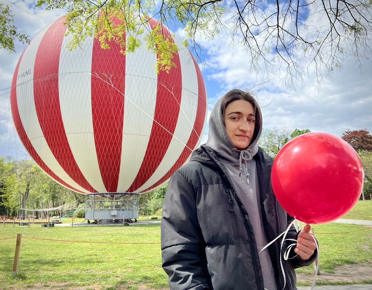 A túlélő Soma hősként folytatja életét.