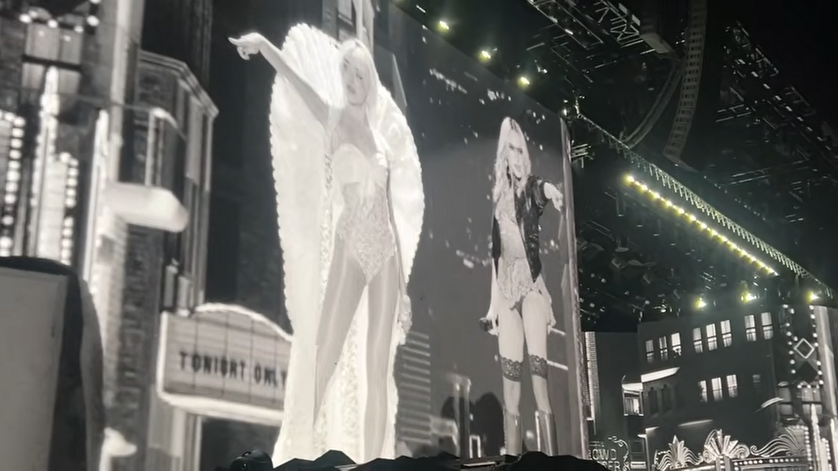 Sabrina Carpenter és Madonna együtt lépnek fel a Coachella fesztiválon április 17-én. Fotó: Youtube/This is... LIVE events