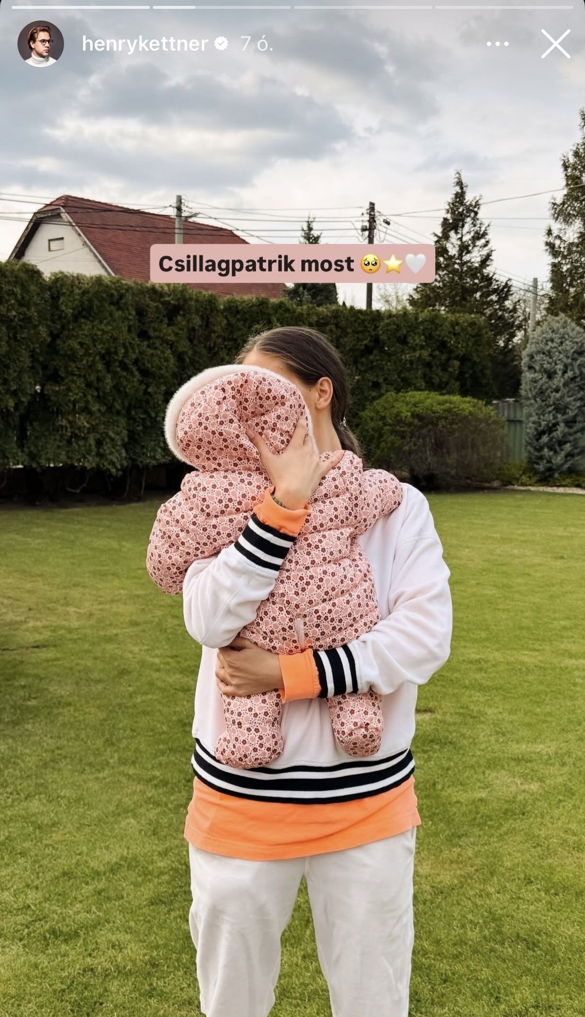 Kiss Rebeka és a kisbabájuk