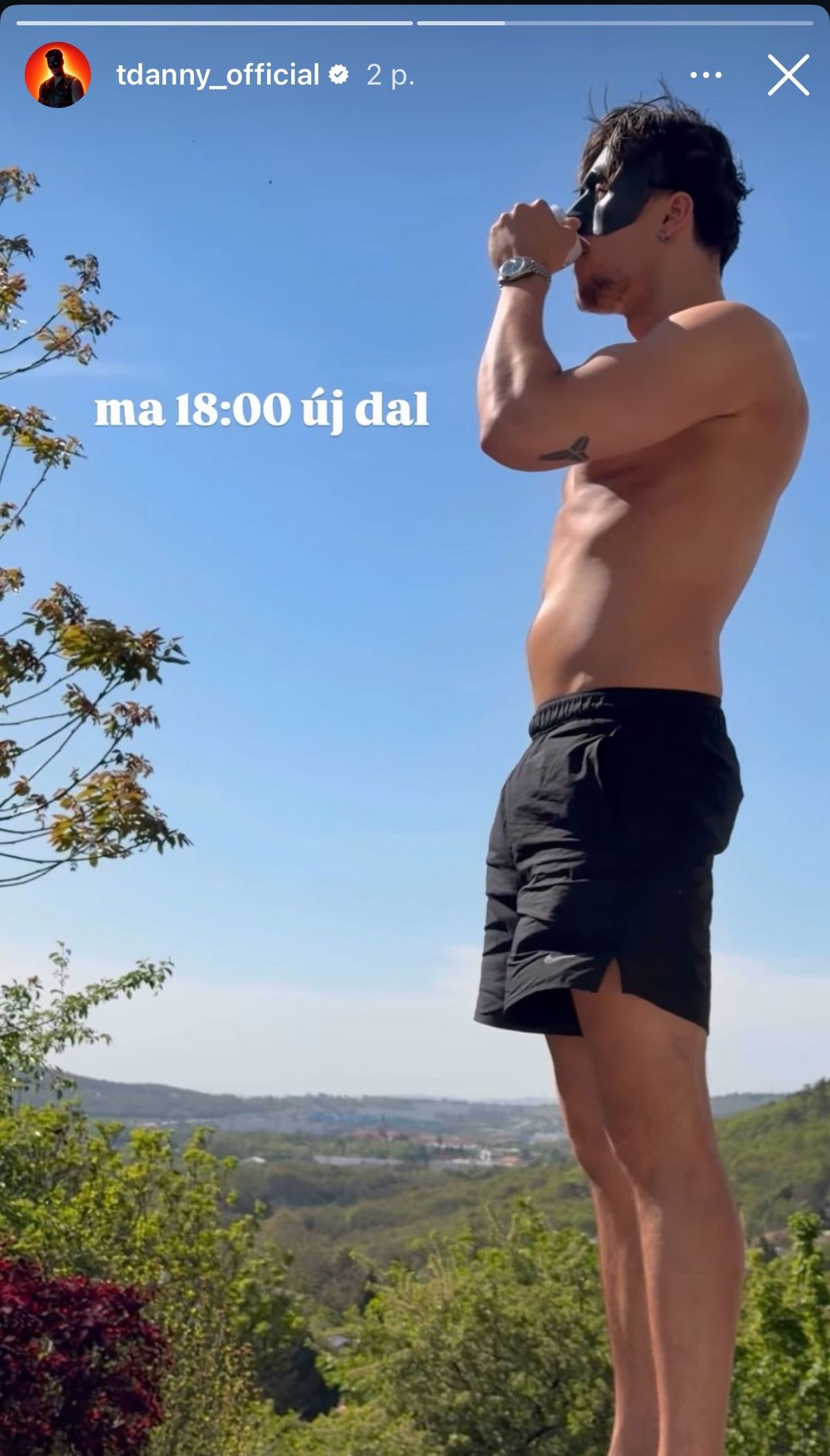 T. Danny dal bejelentő