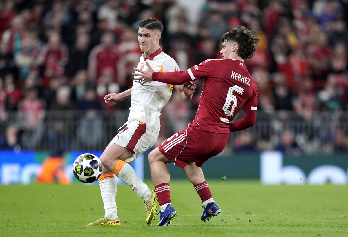 Sallai Roland (balra) két hete még ellenfélként került szembe Kerkez Milossal