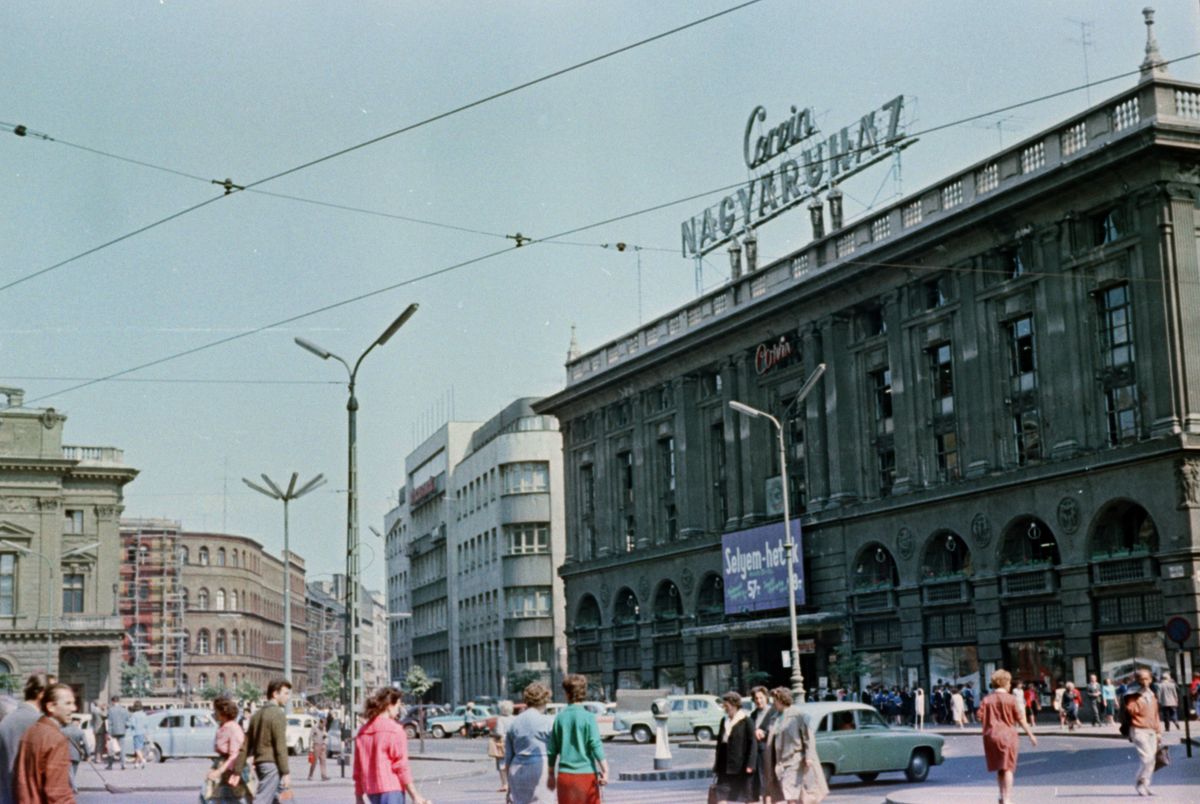 A Corvin Áruház még a „becsomagolás” előtt. A budapesti plázatörténet előfutára volt