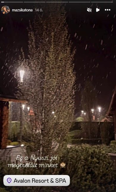 Mazsi is ledöbbent a váratlanul érkezett havazástól.