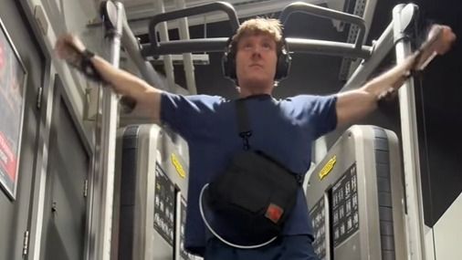 Egy hétkilós táska tartja életben a 27 éves Liamet, amíg sorra nem kerül a várólistán; a szívátültetés után végre megszabadulhat a kábelektől