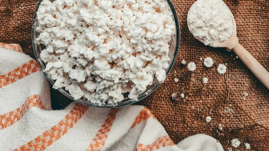 A juhtúró és a tehéntúró mellé nem vajat, hanem mascarponét tesz a körözöttbe Bernáth József