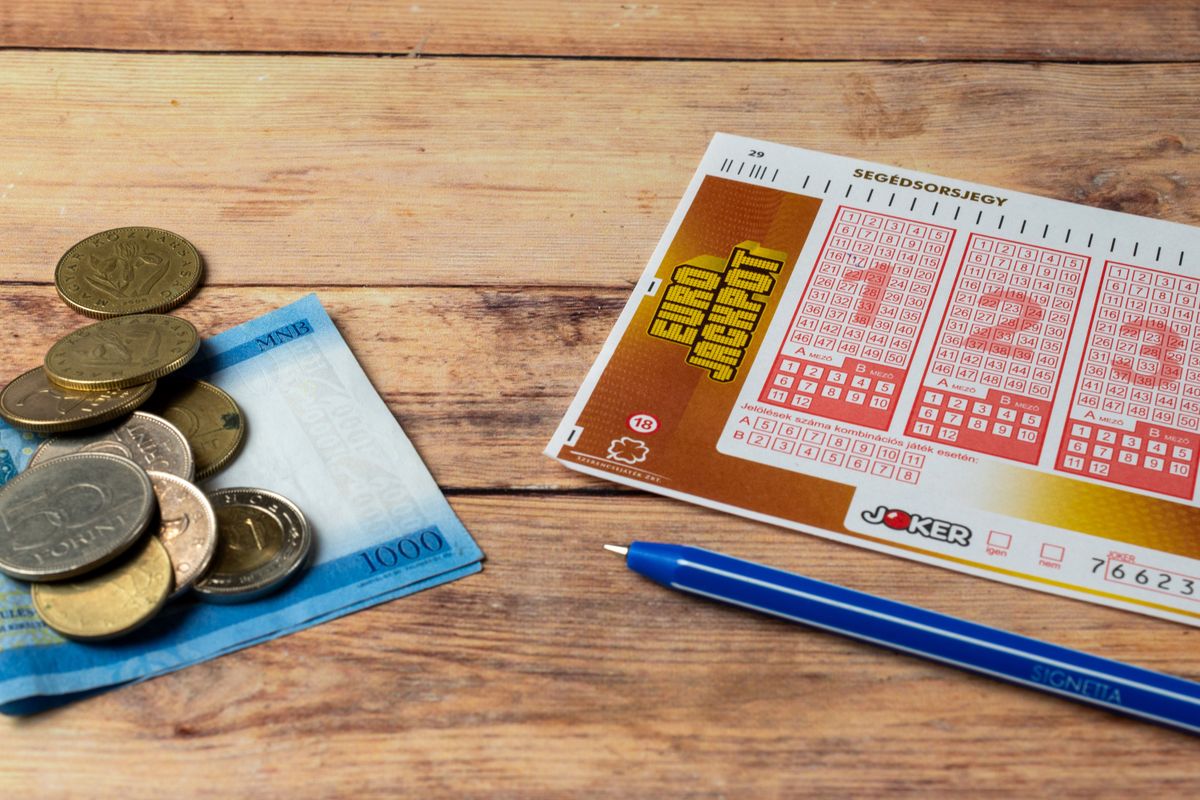 lottófőnyereményBudapest,,Hungary,-,07.23.2025,-,Eurojackpot,Lottery,And,Hungarian,Banknotes