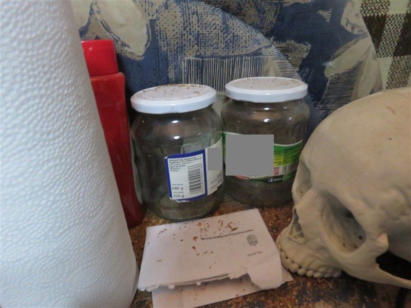 A tettes otthonában termesztette a drog-alapanyagul szolgáló növényeket.