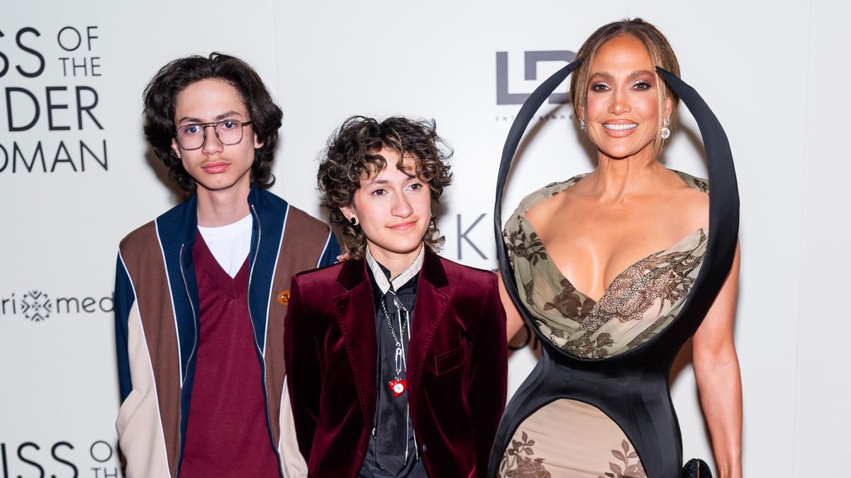 Jennifer Lopez ikrei már 18 évesek, épp most ballagtak el a középiskolából