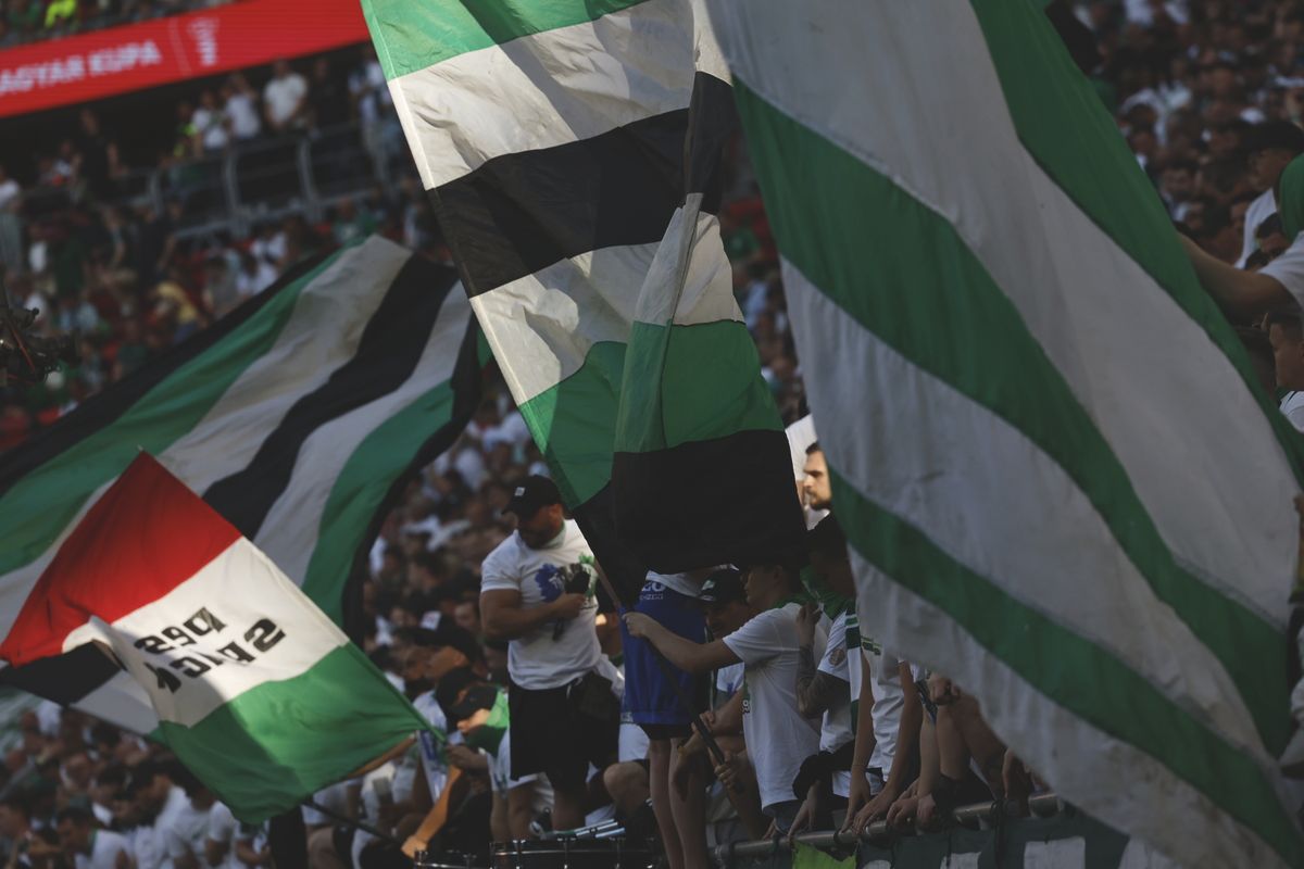 A Ferencváros szurkolói tüntettek a díjátadó előtt