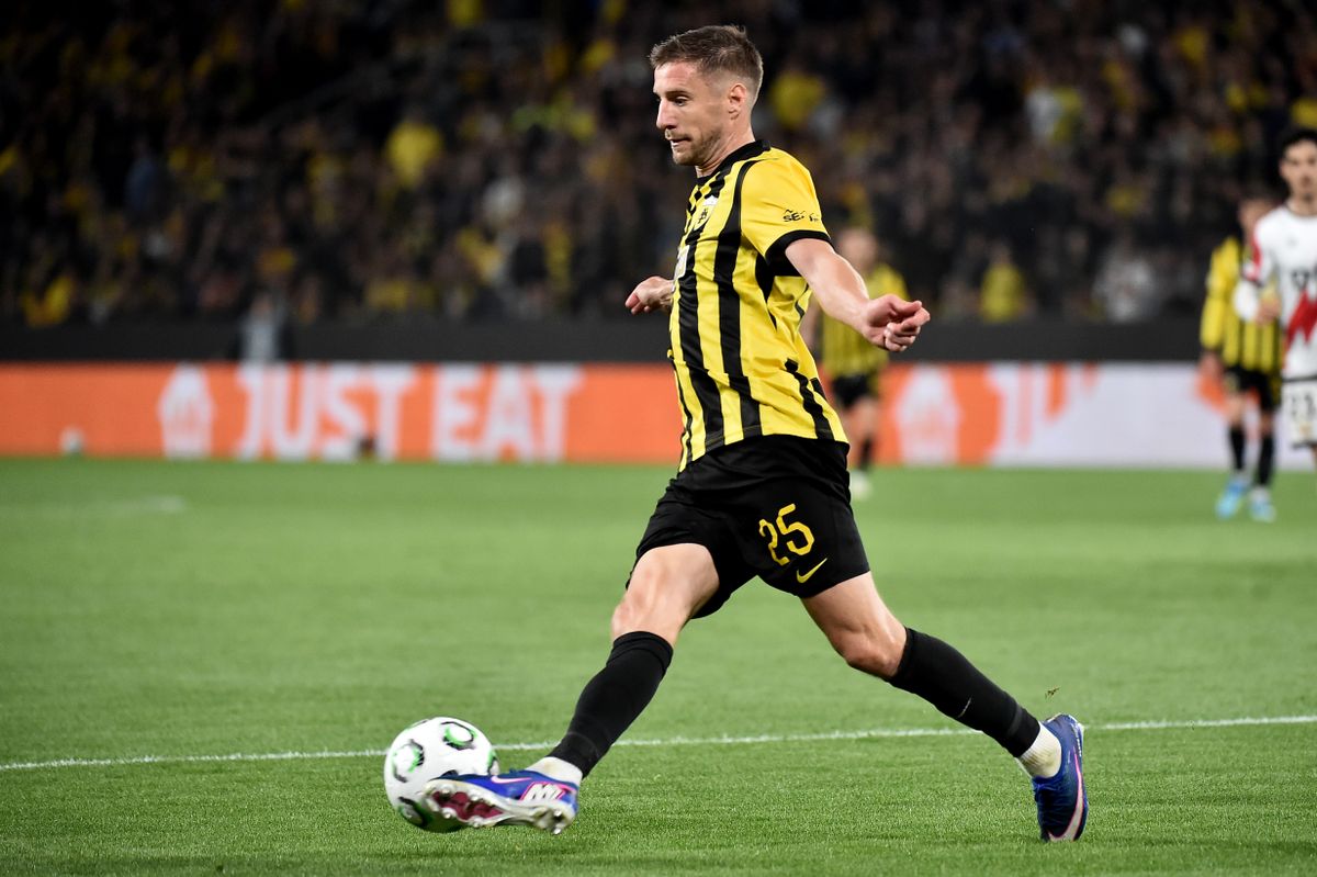 Varga Barnabás az AEK Athén magyar válogatott labdarúgója