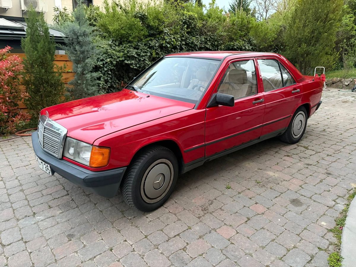 Íme a Baby Benz története! Pénzszállító autó volt a veterán Mercedes, most felújításra kerül a sor a retró jármű történetében. Típus: Mercedes 190D, klasszikus Mercedes