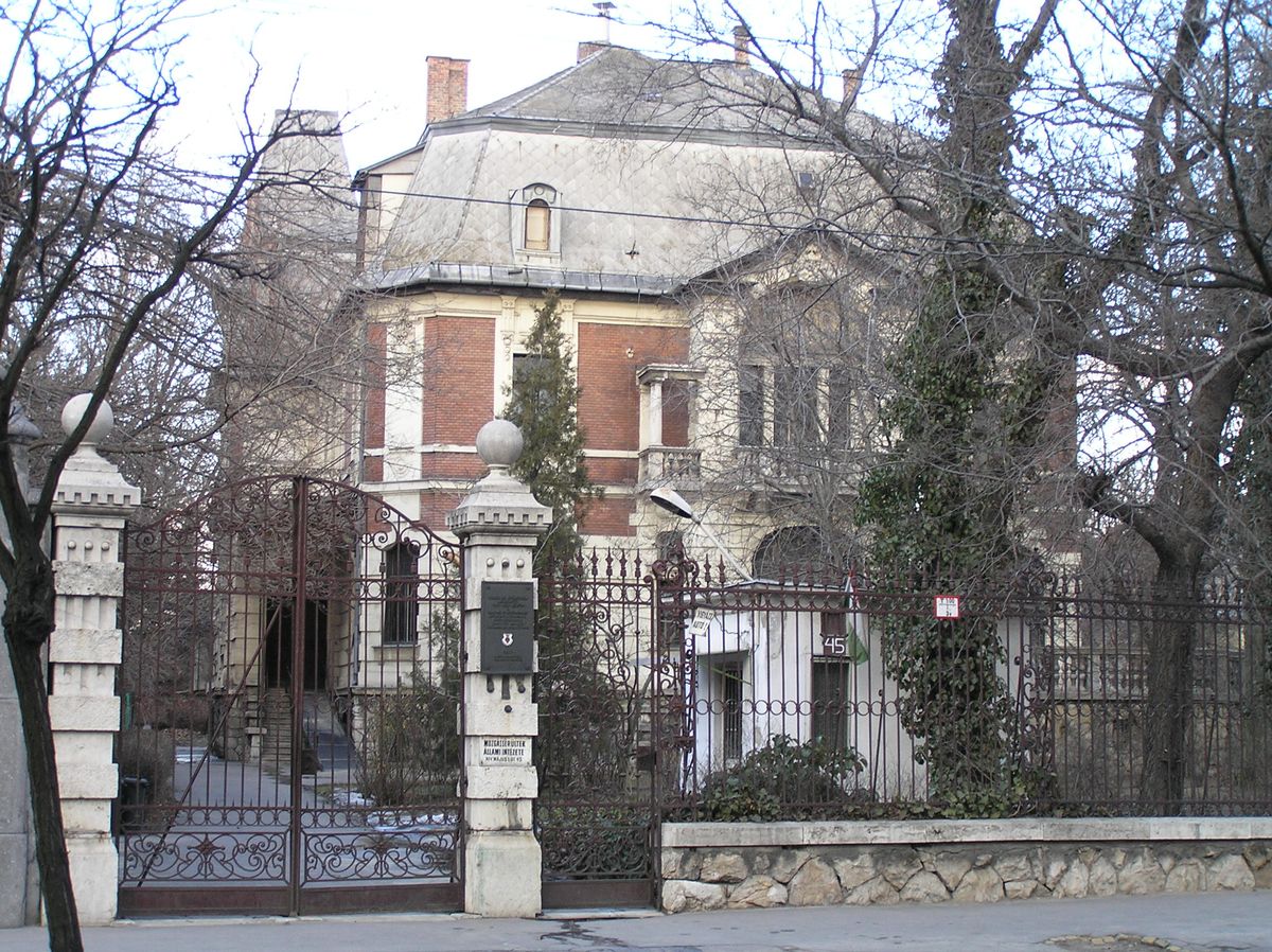 100 éves épület a Ronheim villa is